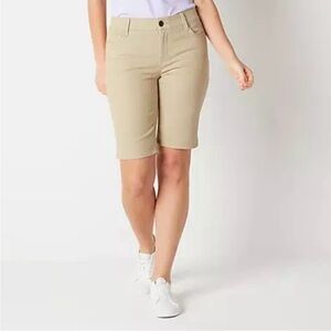 Liz Claiborne Classic Bermuda Khaki Shorts Size 6 Preppy‎ Minimalist Timeless